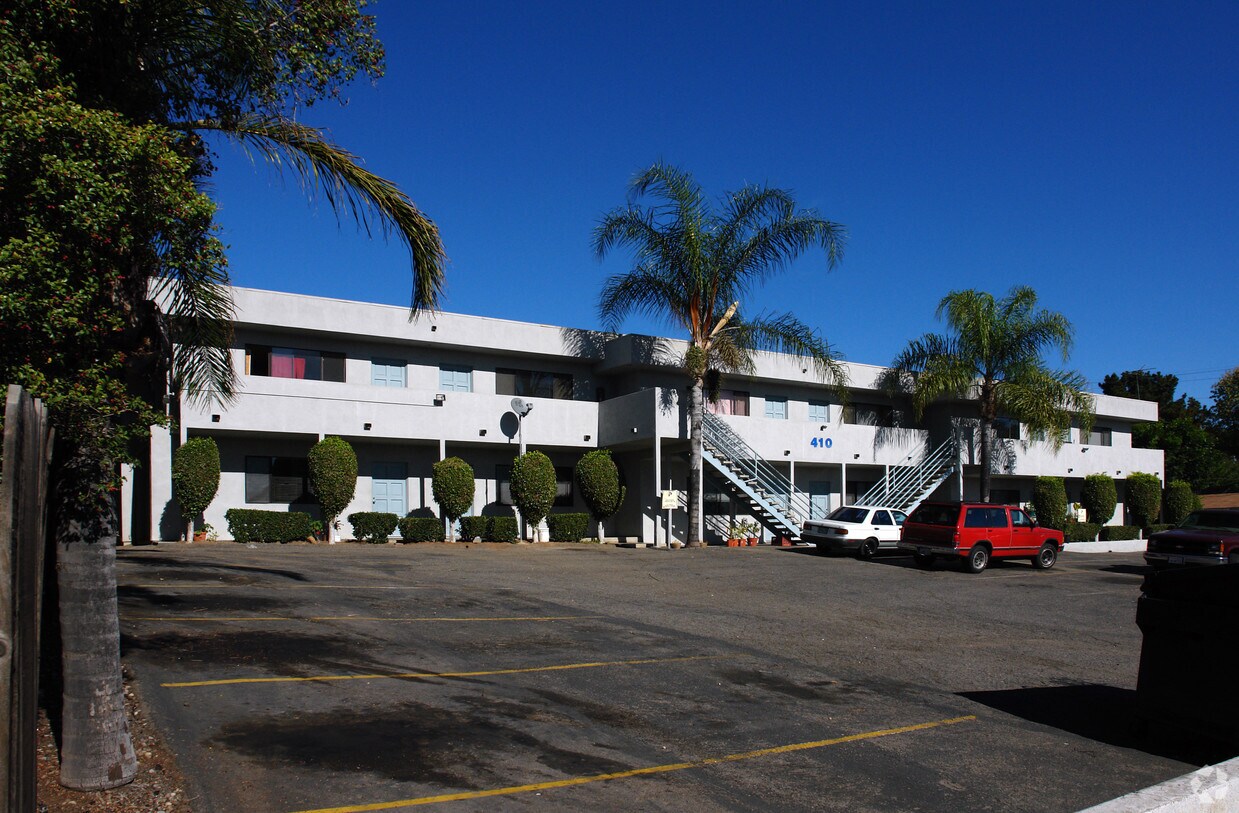 Primary Photo - 410 E Fallbrook St