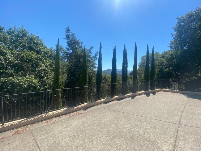 Foto del edificio - 9 Leona Dr