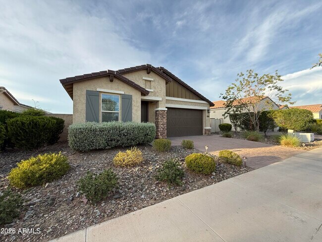Foto del edificio - 9458 Thatcher Ave