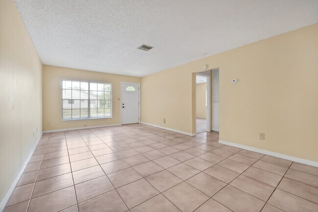 Foto del edificio - "Charming 2-Bed, 2-Bath Townhouse Retreat in Orlando's Heart - 1010 Sq Ft of Comfort!"