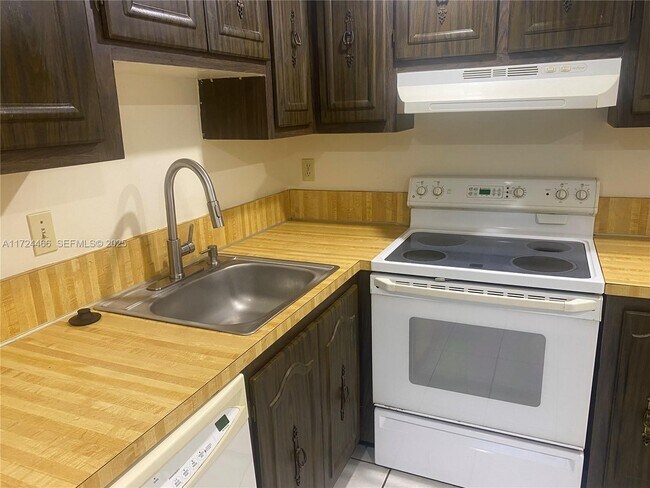 Foto del edificio - 335 W Laurel Dr