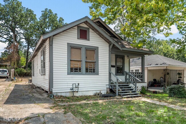 Foto del edificio - Charming Remodeled Home in the Heart of Sh...