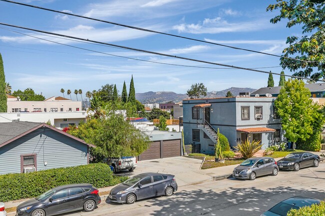 Views of the Hollywood Sign - 602 Maltman Ave
