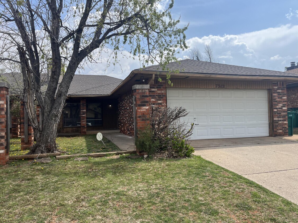 Foto principal - 7312 Kings Manor Ct