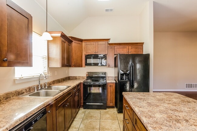 Building Photo - 2700 Cherry Tree Dr