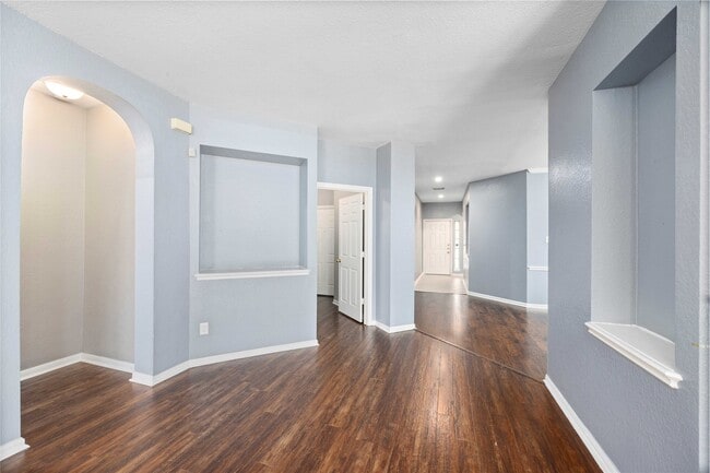 Building Photo - 15823 Stiller Park Dr
