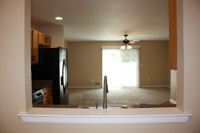 Foto del edificio - 76 Jamestown Blvd