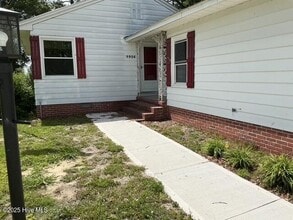 Building Photo - 4926 Pinevilla St
