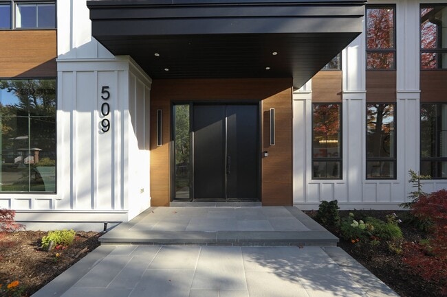 Building Photo - 509 Summit St