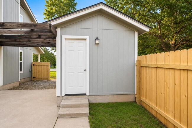 Building Photo - 8807 Springmail Cir