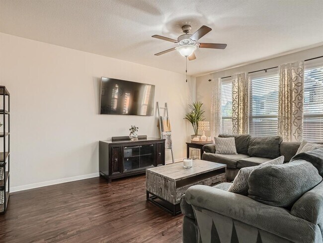 Foto del edificio - 5204 Traviston Dr