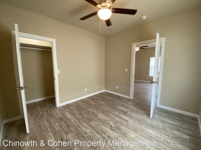 Building Photo - 3 br, 1 bath House - 2547 E 10th St