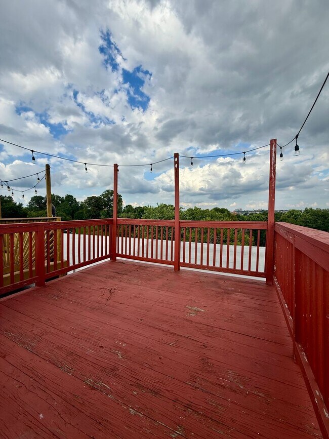 Foto del edificio - 204 S Patterson Park Ave