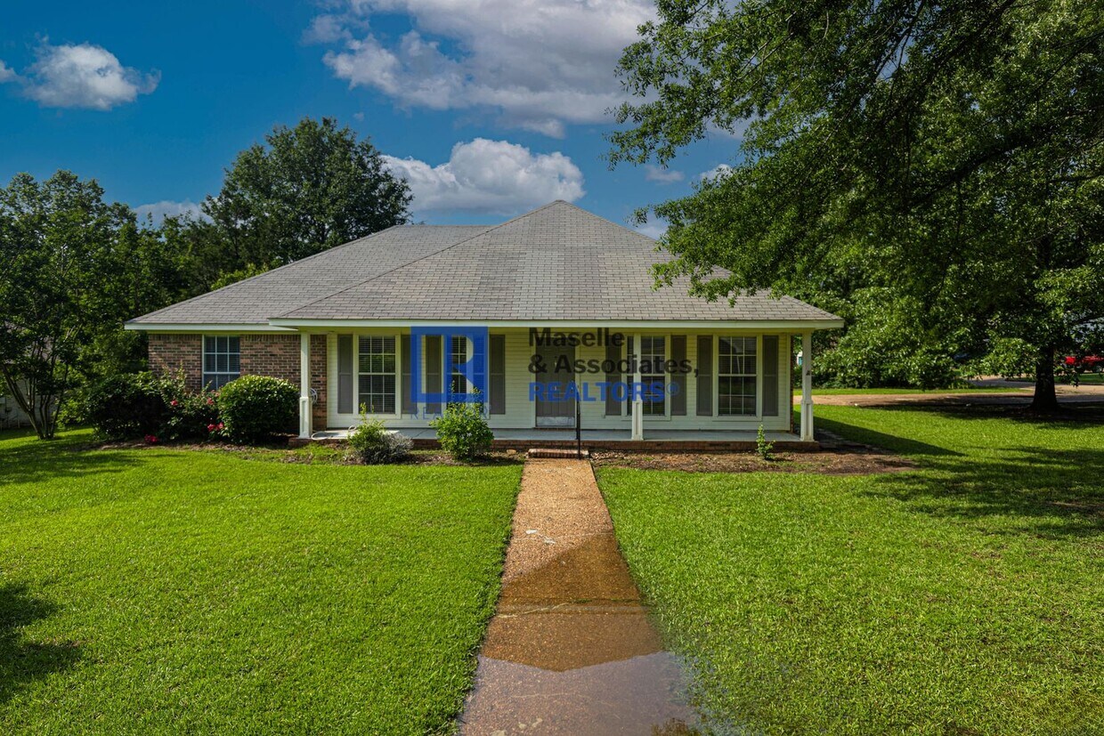 Primary Photo - 3 Bed/2 Bath House on a Corner lot in Brandon