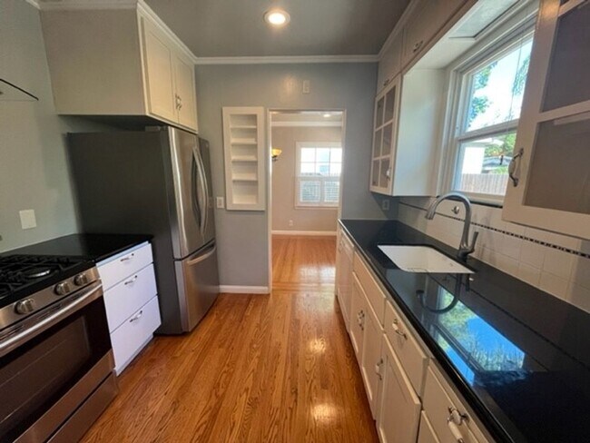Foto del edificio - Beautiful 2bed 1bath home in East Sac- Min...