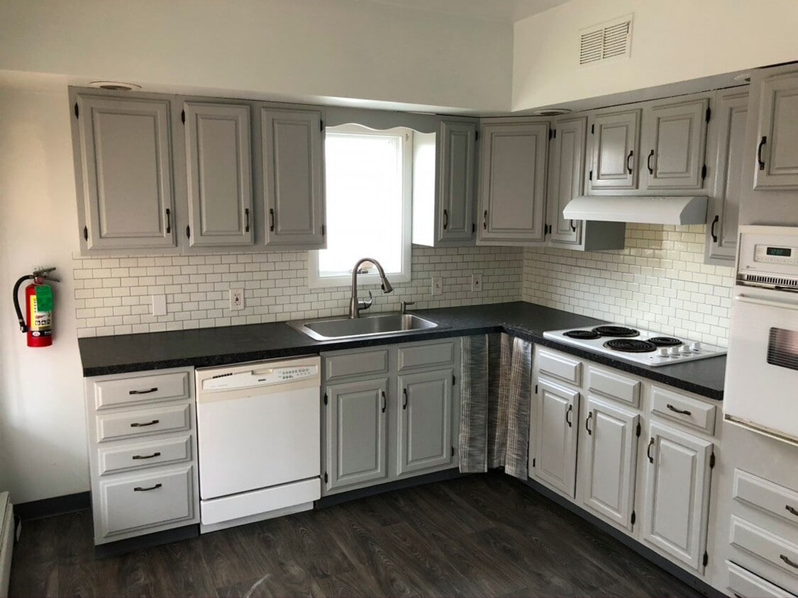 Primary Photo - 153 Main St