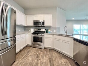 Building Photo - 13800 Cantarra Dr