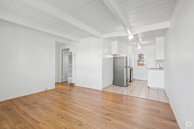1 habitación, 1 baño - 425 pies cuadrados - Sala de estar - 1132-1136 Phoenix Ave