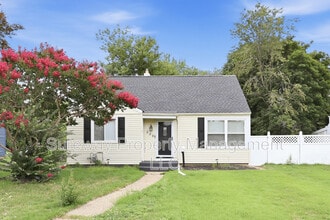 Building Photo - 208 Knight Ave