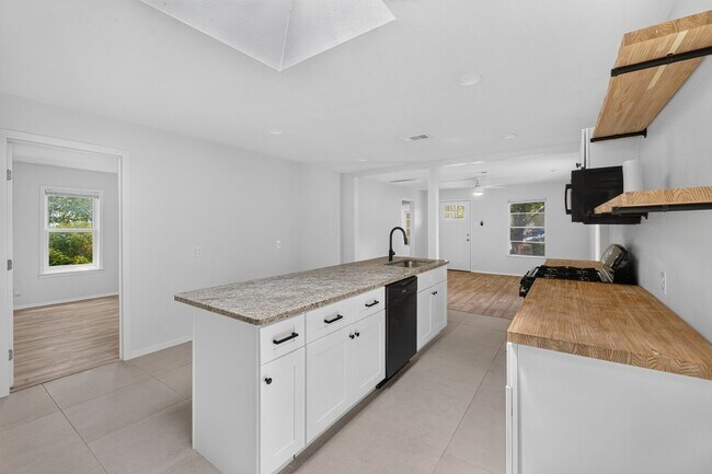 Building Photo - 2906 Christian Dr