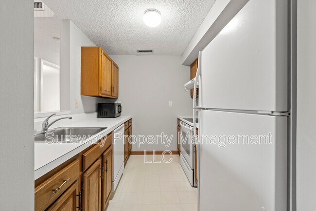 Building Photo - 902 Aspen Dr