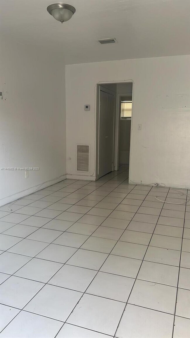 16131 NE 19th Pl Unit 2, North Miami Beach, FL 33162 Room for Rent in