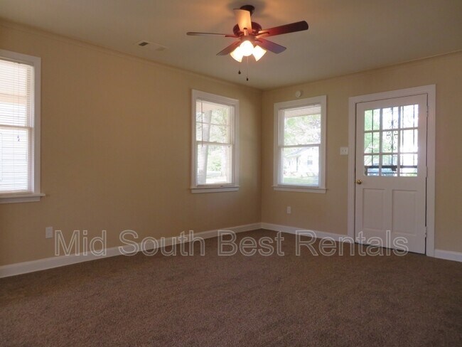 Building Photo - 3298 Dawn Dr