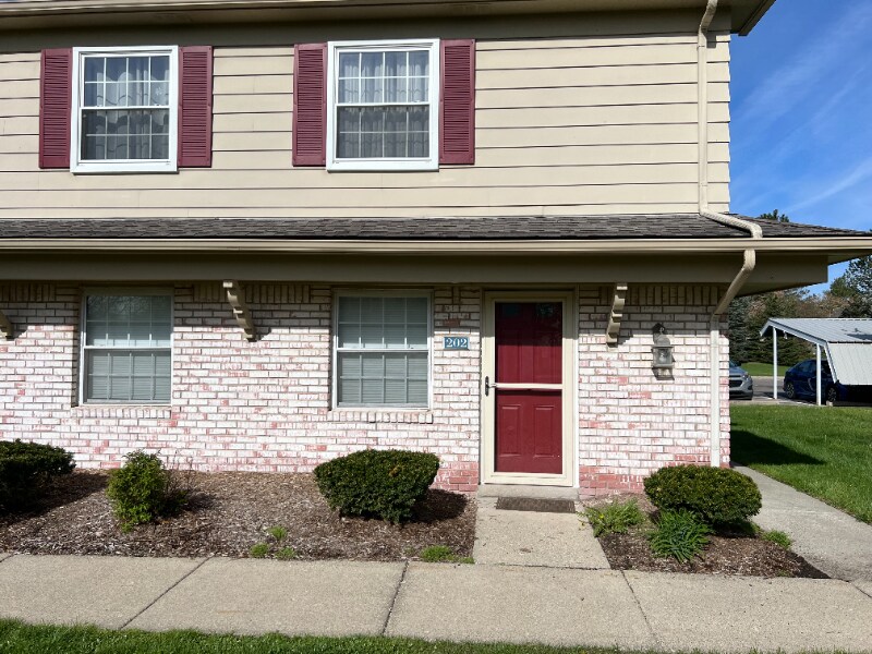 202 Princeton Dr, South Lyon, MI 48178 Condo for Rent in South Lyon