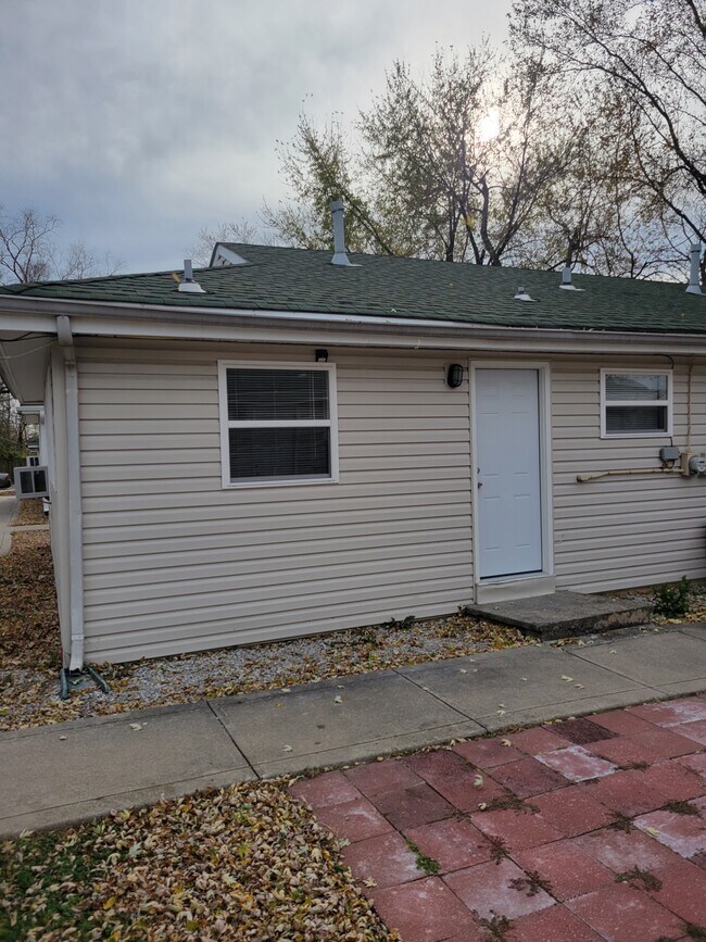 Building Photo - 4141 NE Winn Rd
