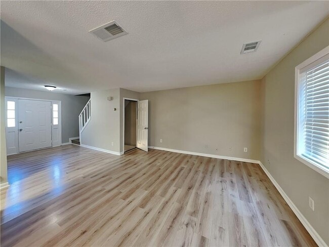 Building Photo - 5022 Hawthorne Ct