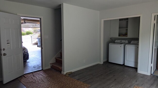 Building Photo - 1187 Overlook Ave