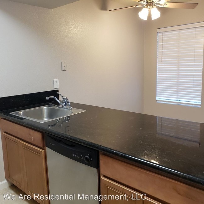 Building Photo - 1241 N 48th St