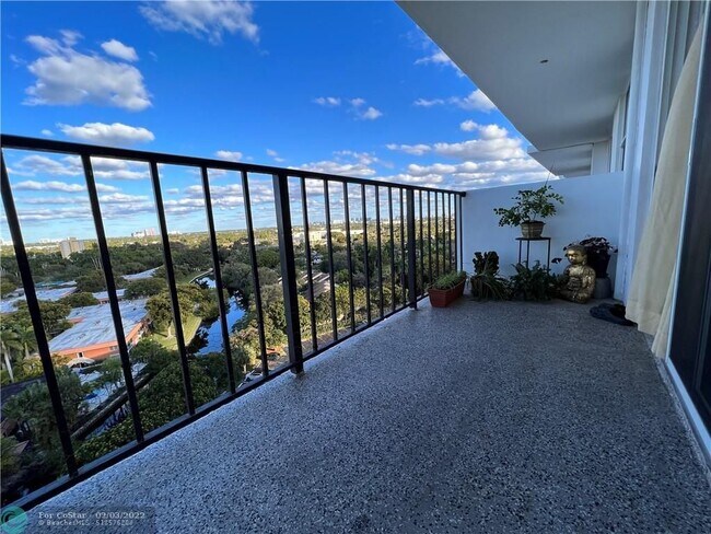 Foto del edificio - 1800 N Andrews Ave