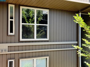 Building Photo - 2059 Ascot Dr