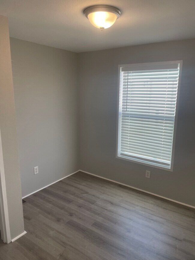 Foto del edificio - 2010 River Dr N