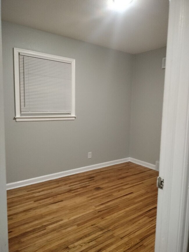 Foto del edificio - 3 Bedroom 1 bath on the East Side