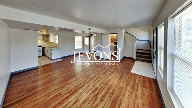 Building Photo - Enjoy this charming Yakima property conven...