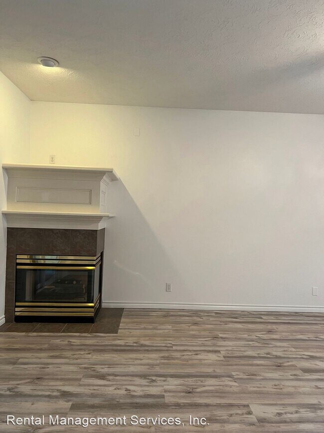 Foto del edificio - 2 br, 2 bath House - 67 NW Lillyben Place