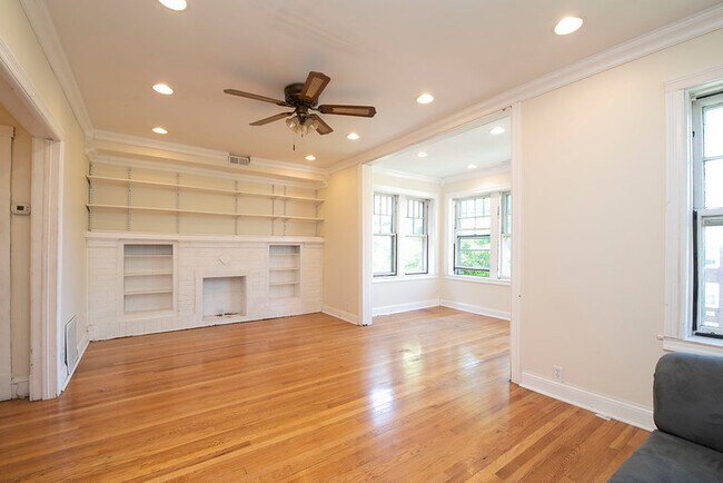 Foto del edificio - 4825 N Sawyer Ave
