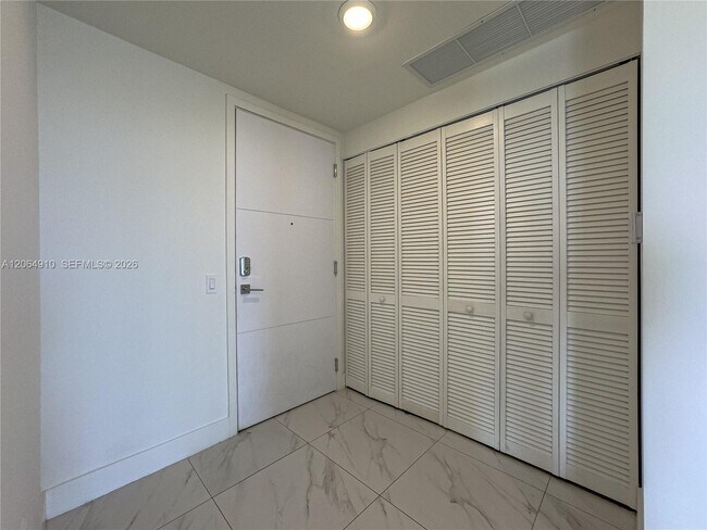 Foto del edificio - 2000 Metropica Wy