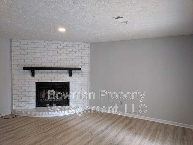 Building Photo - 1030 Crooked Creek Rd