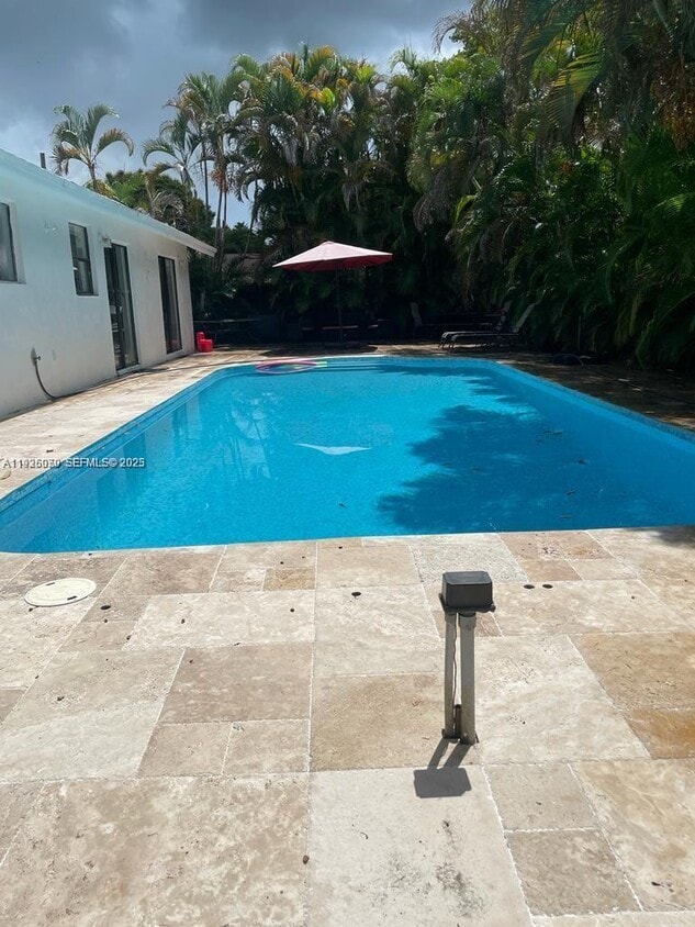 Southwest 90th Terrace, Miami, FL 33186 - 3 BR 2 BA house - Southwest 90th Terrace, Miami, FL 33186 - 3 BR 2 BA house