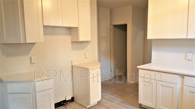 Building Photo - 305 Miltenberger St
