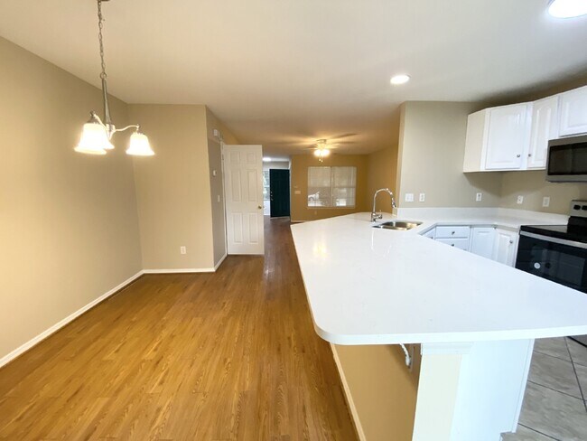 Building Photo - Renovated Townhome in Cypress Ridge!