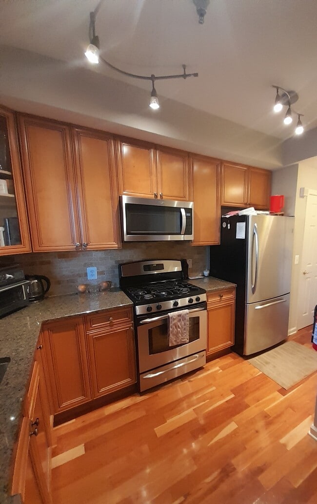 Building Photo - 25 Conover Terrace