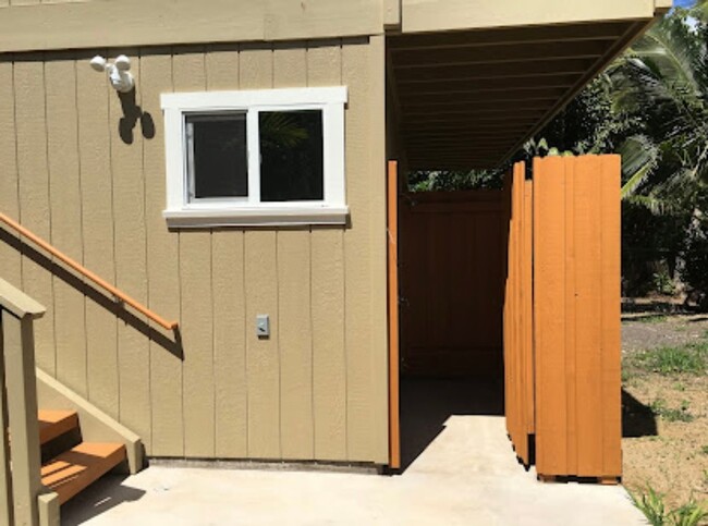 Building Photo - Two story, 2 bed 1.5bath SFH