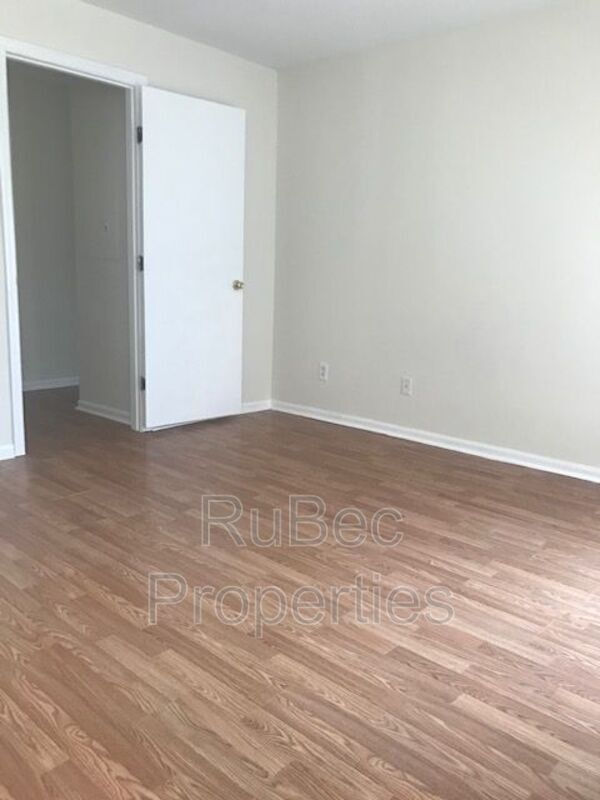 Building Photo - 9617 Vinca Cir