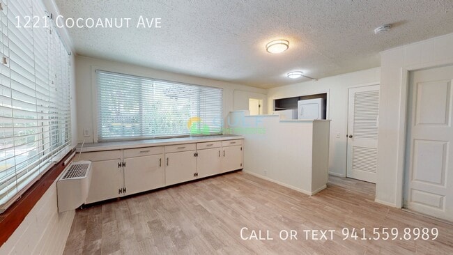 Building Photo - 1221 Cocoanut Ave