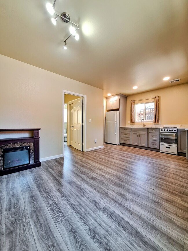 Foto del edificio - 682 S Genevieve Ln