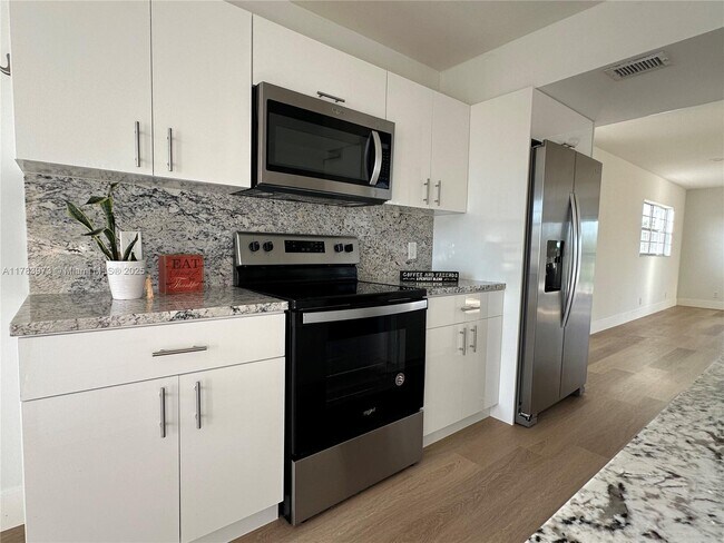 Foto del edificio - 12701 SW 13th St